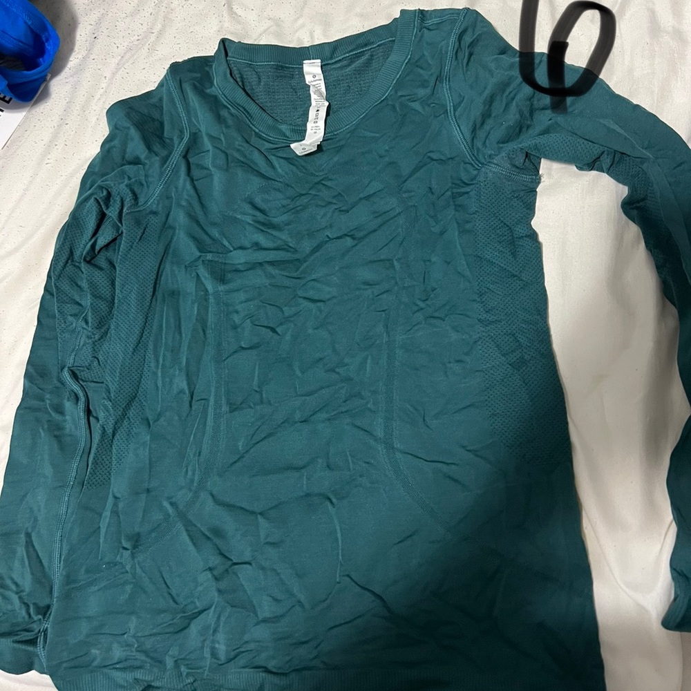 Swiftly Tech Lululemon fitted long sleeve !